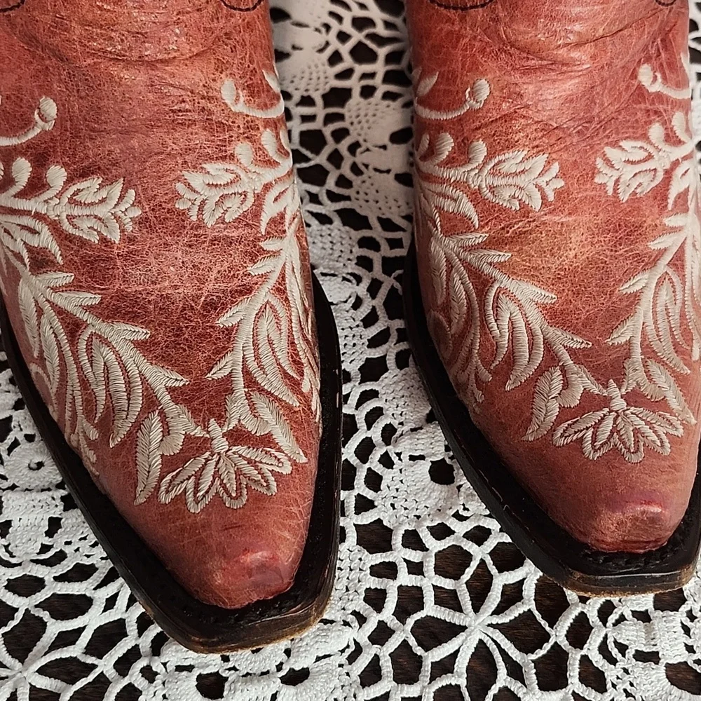 Corral Women's Distressed Leather Boots Size 9 Intricate Floral Embroidery - Picture 9 of 16